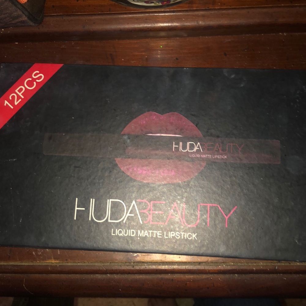 huda beauty lip kit